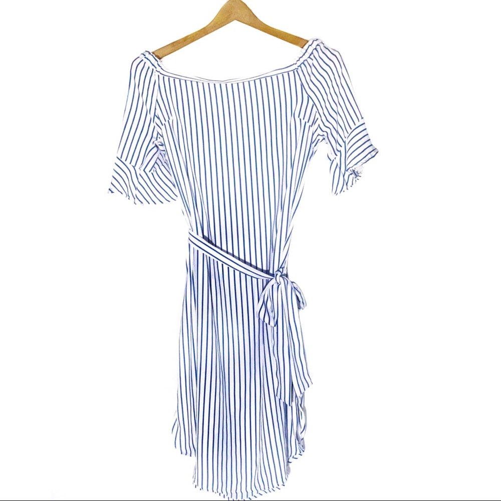 URBAN HERITAGE off-the-shoulder striped dress